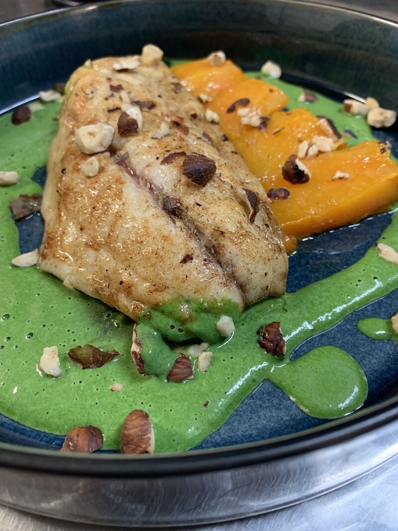 Le Filet de Daurade, Crème d’Epinard, Noisettes Grillées et Butternut Confit
