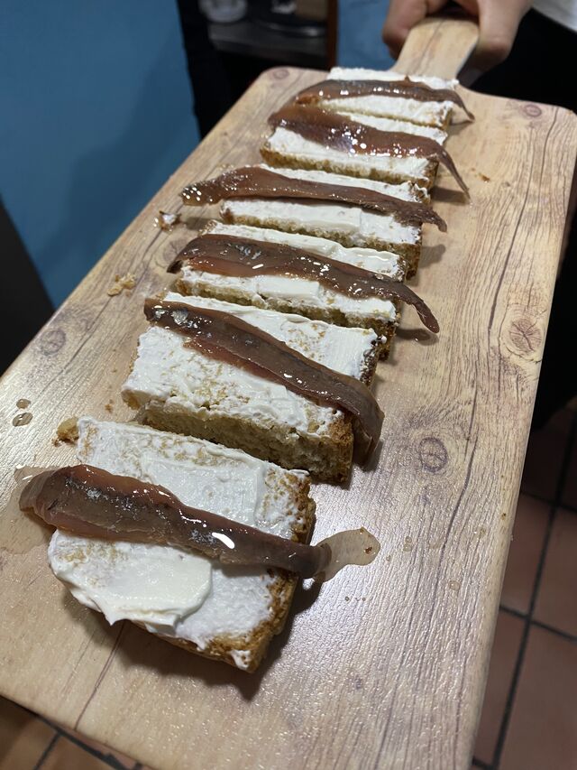 Pan de queso y anchoas 