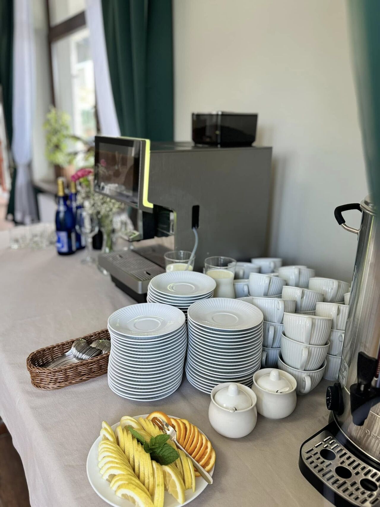 Catering na imprezy jubileuszowe, domowe i firmowe – smak Lokalnej u Ciebie 🚚🍽