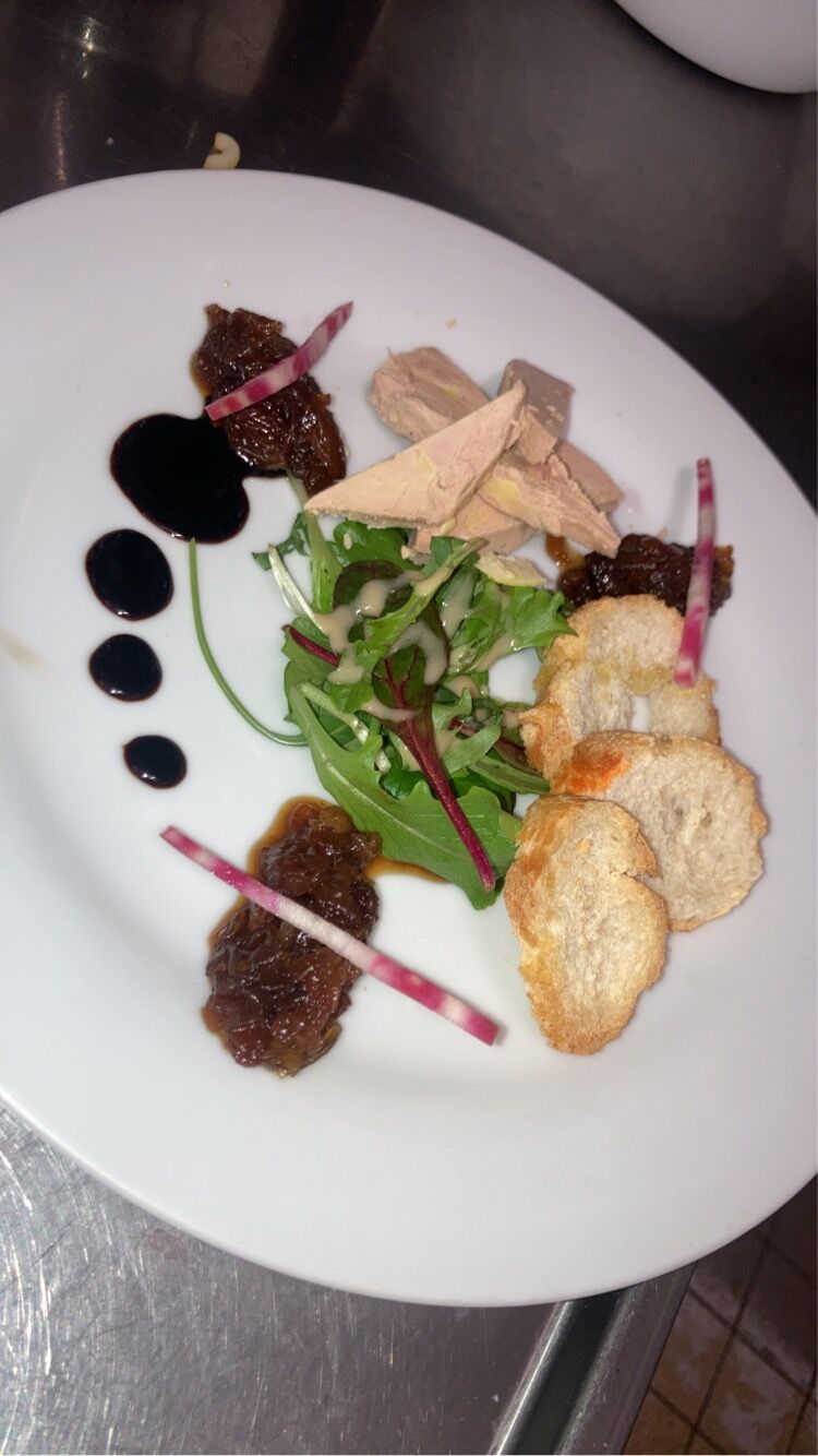 Assiette de foie gras repas de groupe