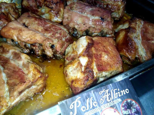 Costillas por encargo y hoy viernes de menú 
