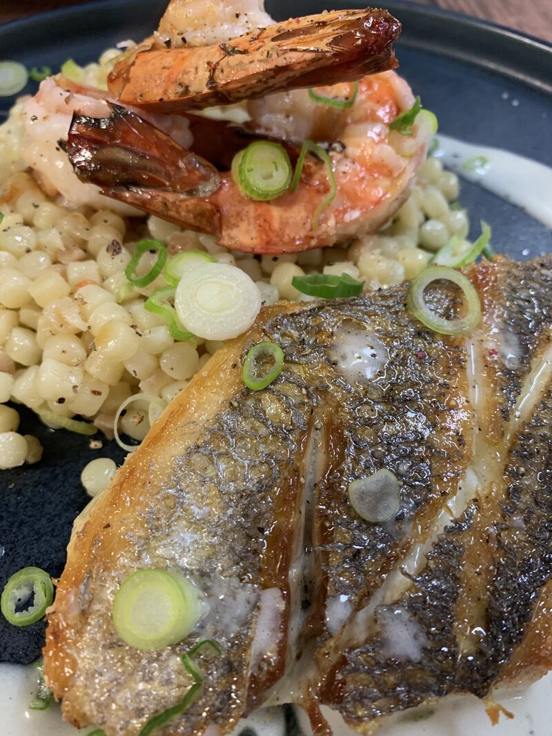 Le Duo de Filet de Daurade et Gambas à la Plancha, Sauce Yuzu et Frégola
