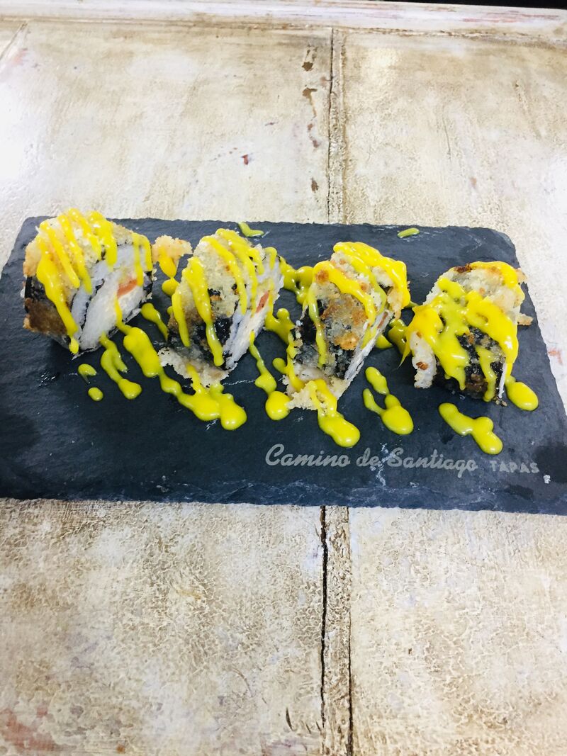 Maky de salmón a temperado con salsa de mango