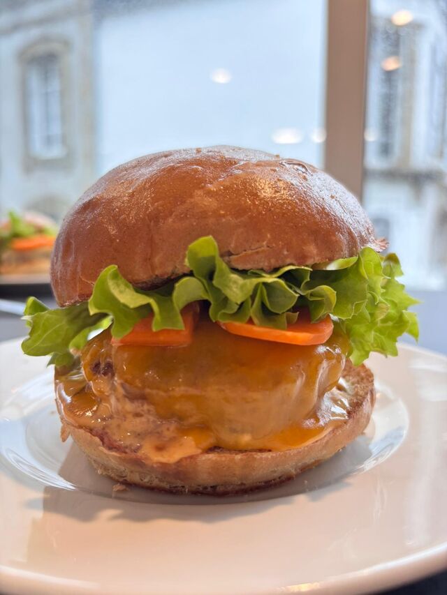 LE CHEESE BURGER