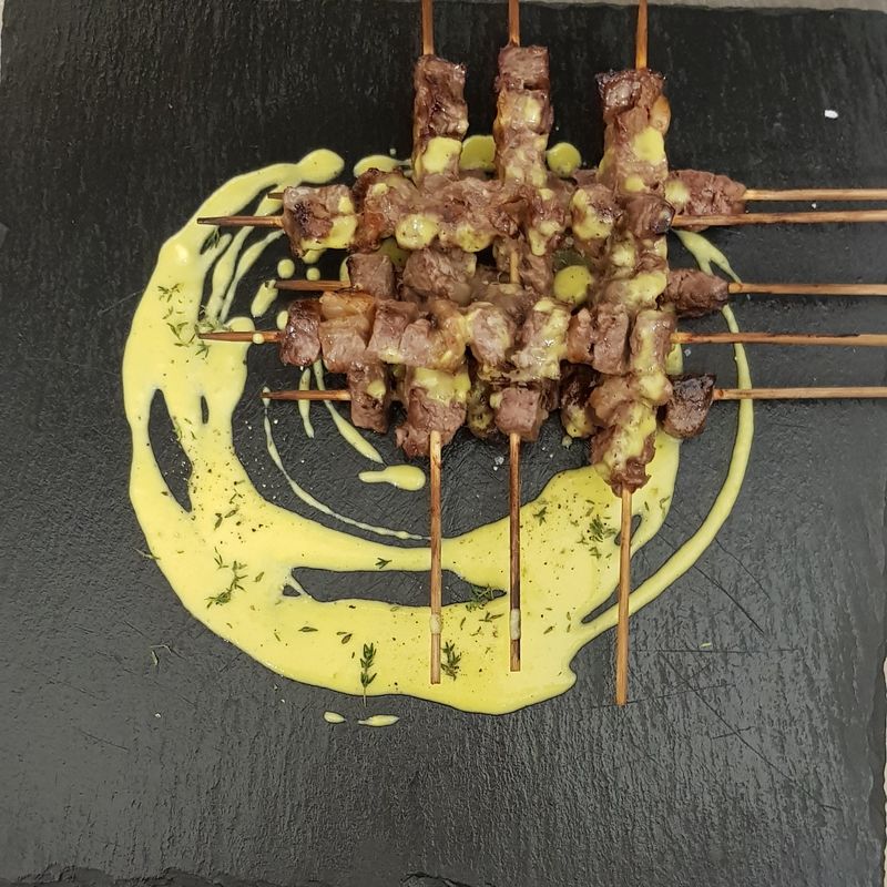 Arrosticini di Manzo con salsa al Taleggio