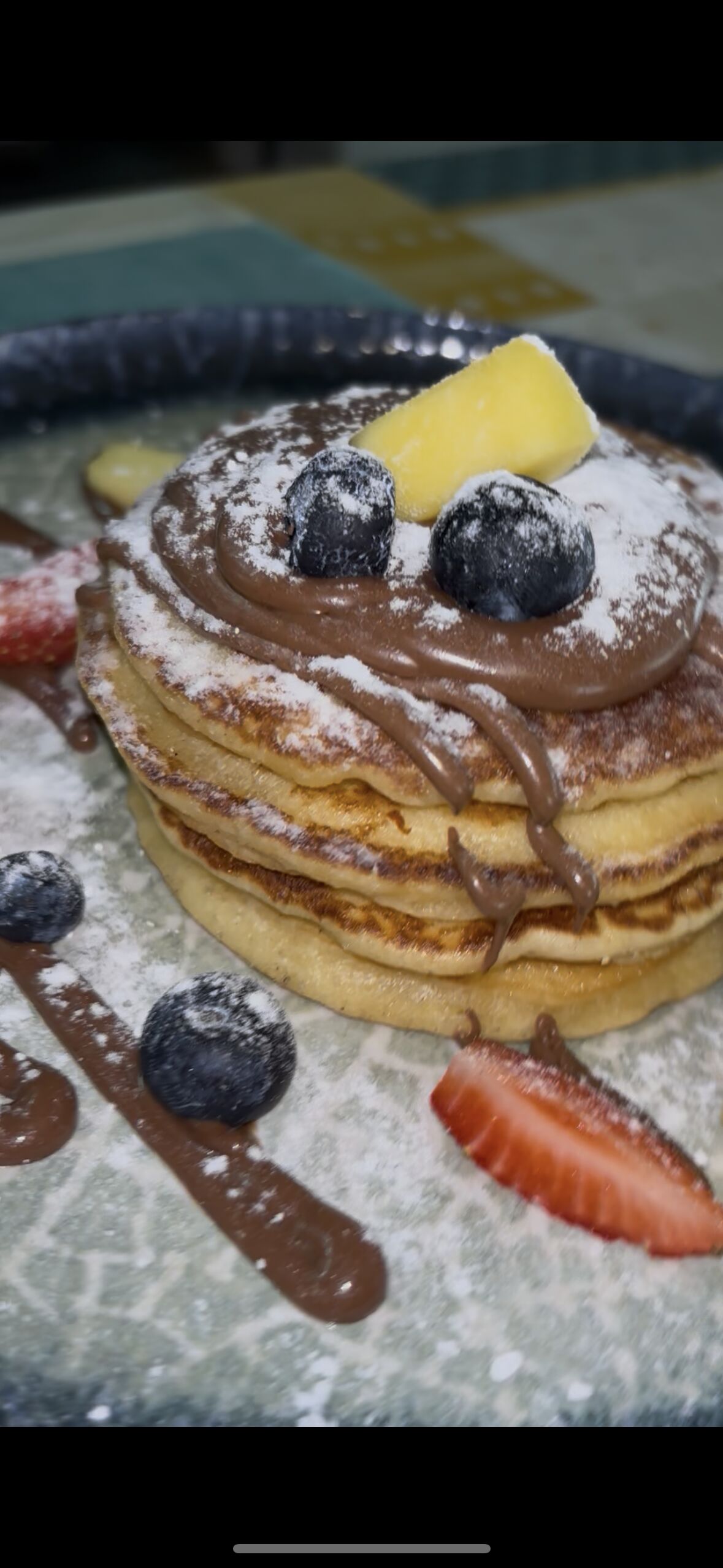 Pancakes with chocolate y fruits