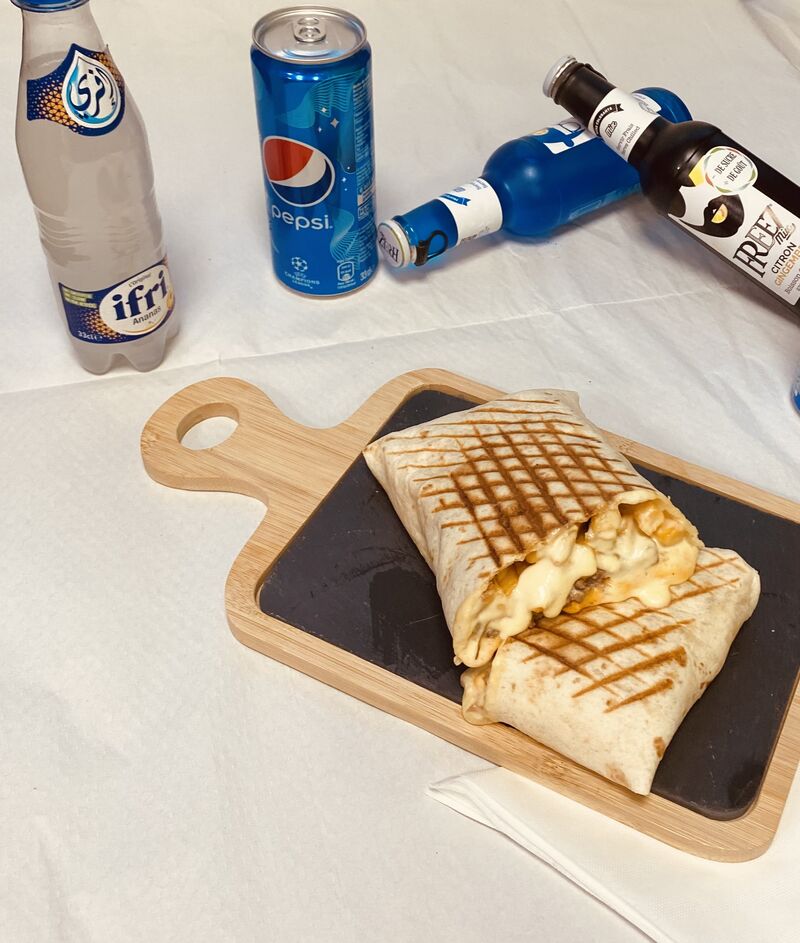 tacos une viande au choix avec sauce fromagère +boisson 7 €