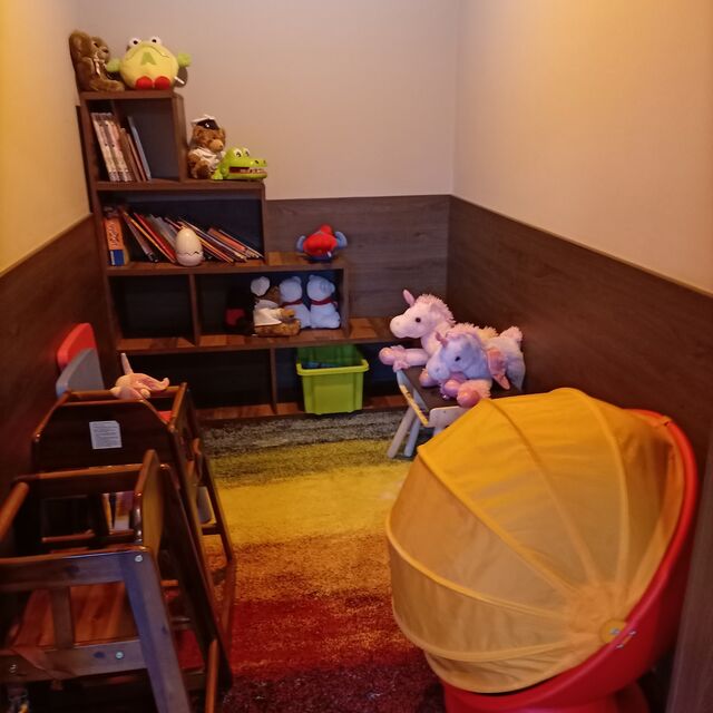 Eine gemütliche Kinderecke ist für die Kleinsten stets eingerichtet und wird ständig neu bestückt!