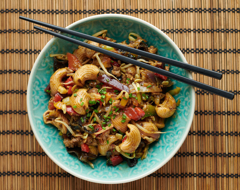 Wok d'un jour, Wok toujours ;)
Canestrini, viande de porc sauté, champignons noirs, légumes variés.
* Végétarien: Tofu sauté.