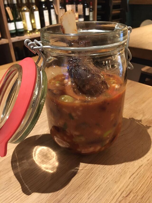 Geschmorte Lammhaxe auf Bohnencassoulet to go!