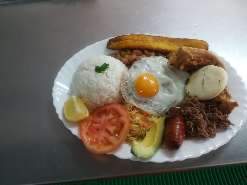 Inigualable bandeja paisa ven y pruebanos