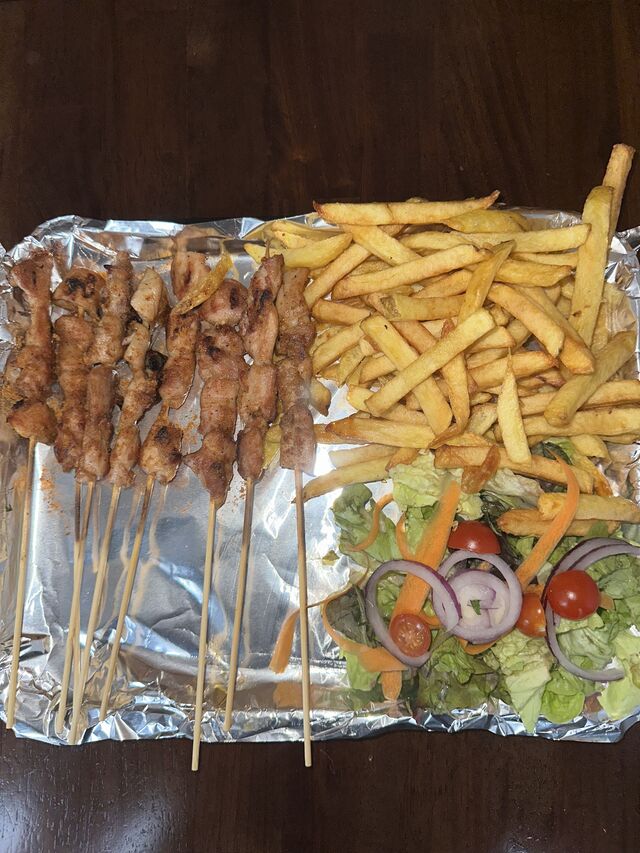 Notre plats brochettes au poulet 