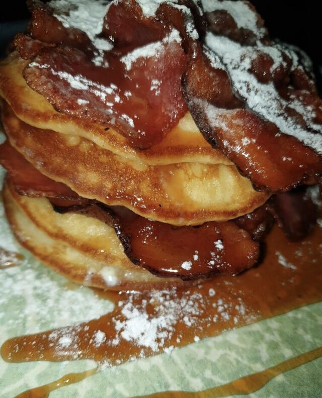 Pancakes with bacon & honey