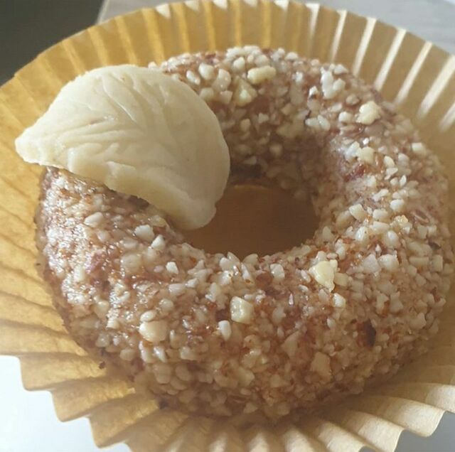 Bracelet aux amandes ou aux noix trempé dans du miel 