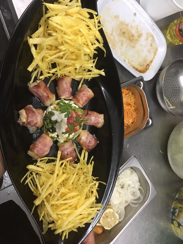 Enroladinhos de Perú c/queijo e bacon