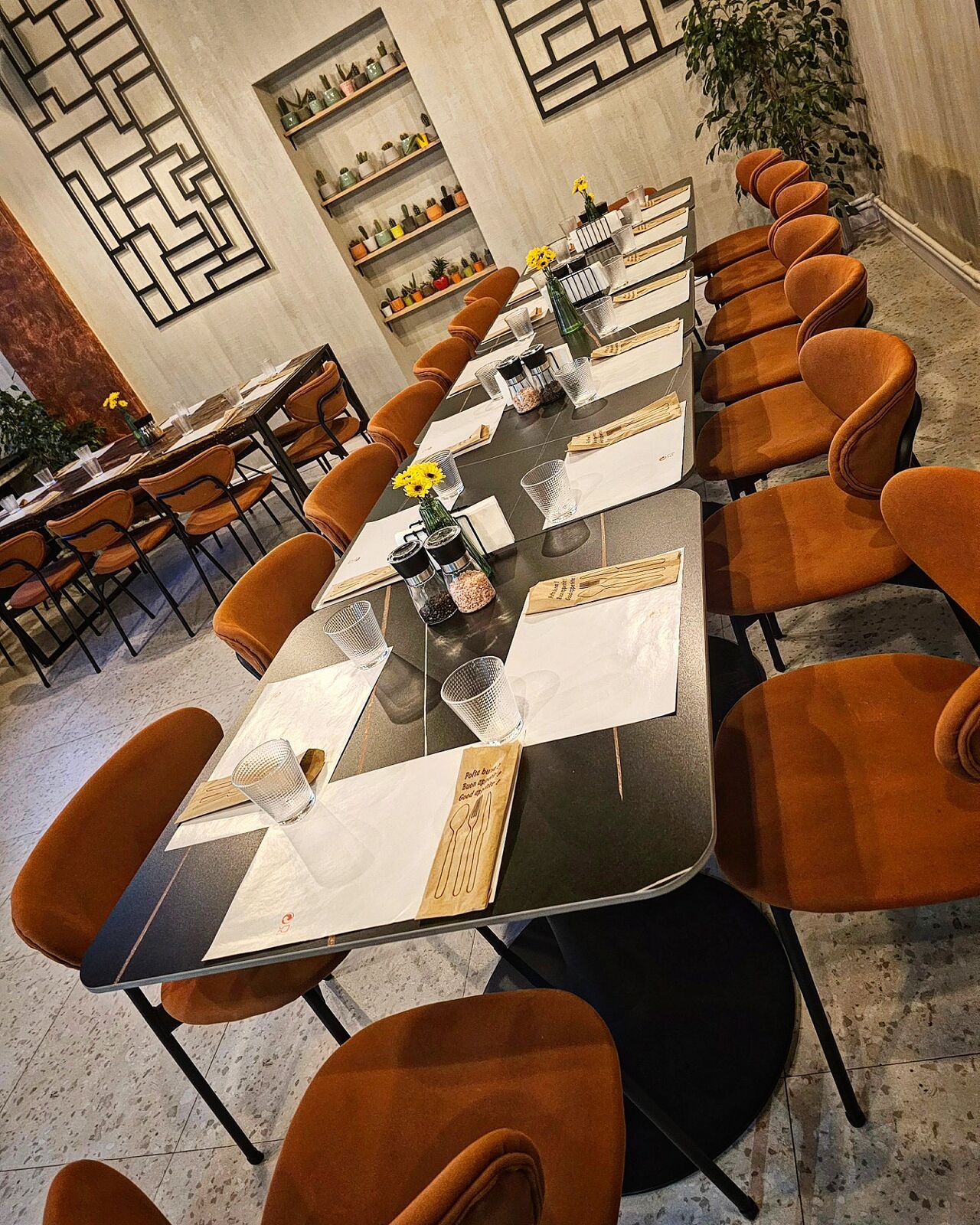 Organizam evenimente la " Blend Local"