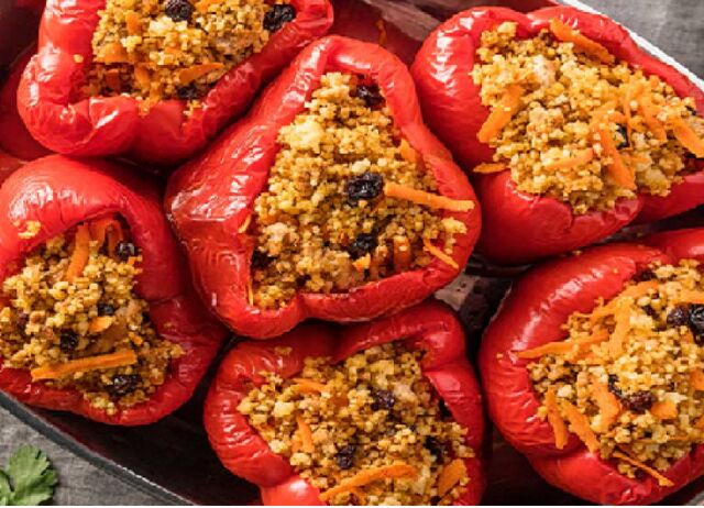 Poivron farcis 6 € les 2 piéces(Poivrons grillés et farcis aux légumes et à la viande hachée)+- Fromage