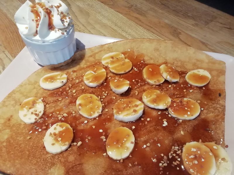 Crêpe Bananatoffee. Restaurant Crêperie La Place, Conflans Ste Honorine .