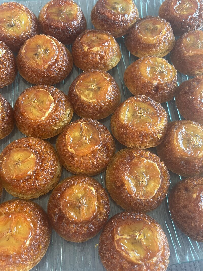 Gâteaux renversés banane, rhum, caramel (format mini sur la photo)