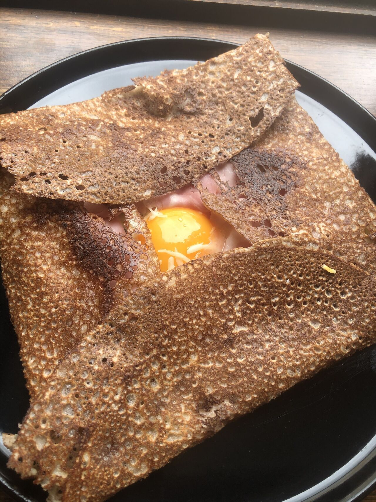 Notre galettes complète - œuf, jambon, fromage 