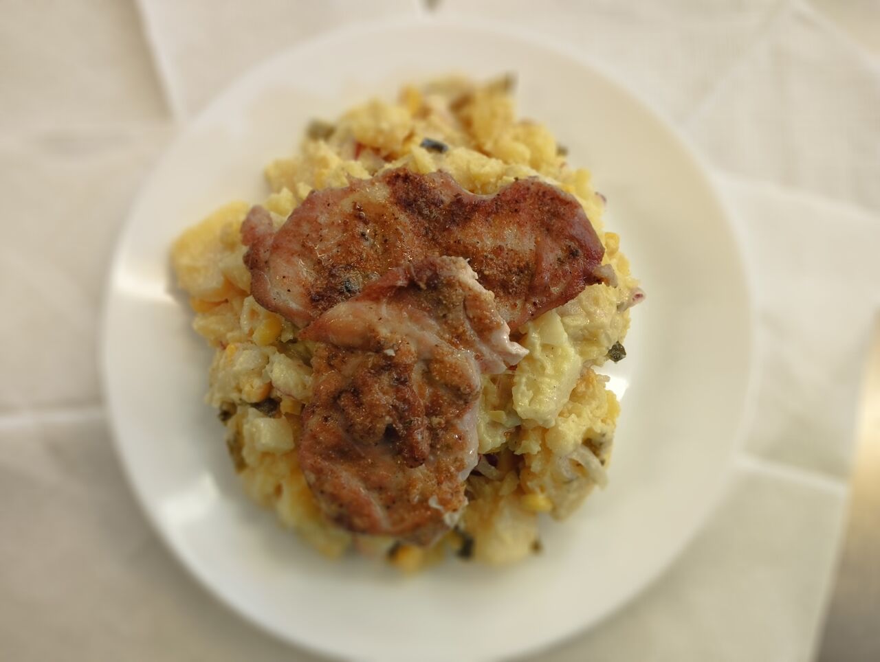 Kuřecí steak a bramborový salát bez majonézy