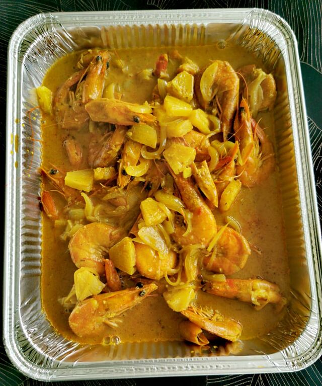 Grande crevettes, ananas, sauce curry et coco