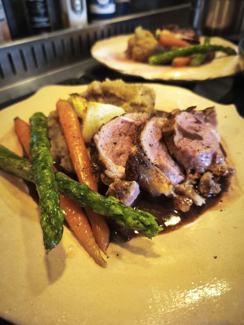 Filet de veau, jus épicé, légumes glacées