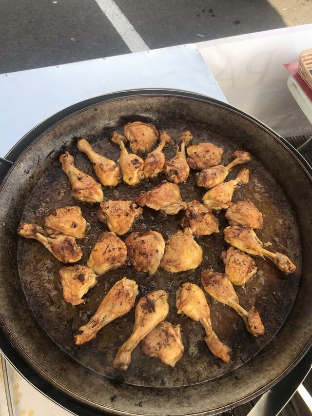 Poulet jaune français élevé sans antibiotiques et nourrit sans OGM