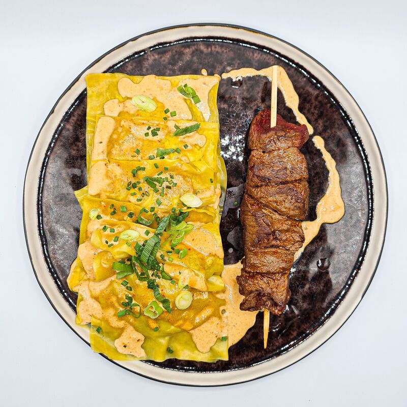 Brochette de bœuf mariné et ravioles de légumes maison 