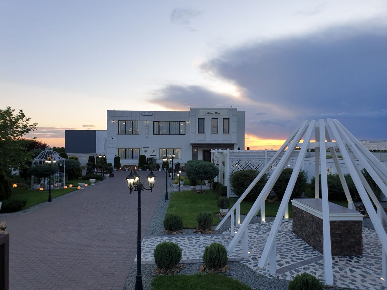 RESTAURANT WHITE HOUSE