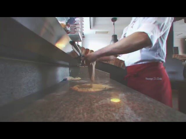 Original neapolitanische Pizza - Zubereitung im Pause am Berg mit den feinsten Zutaten