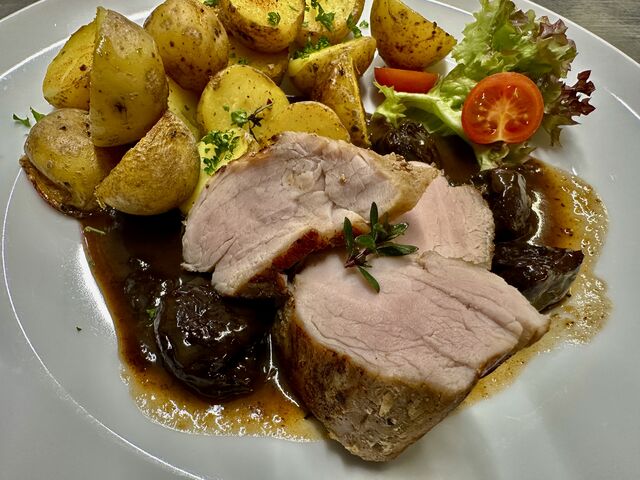 Panenka se švestkovou ...