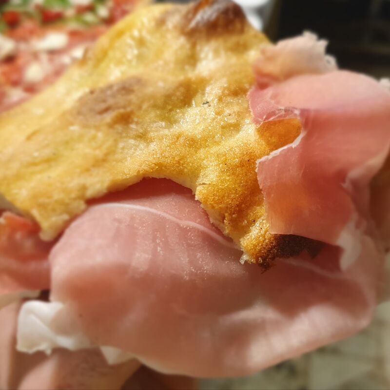Schiacciata con prosciutto crudo