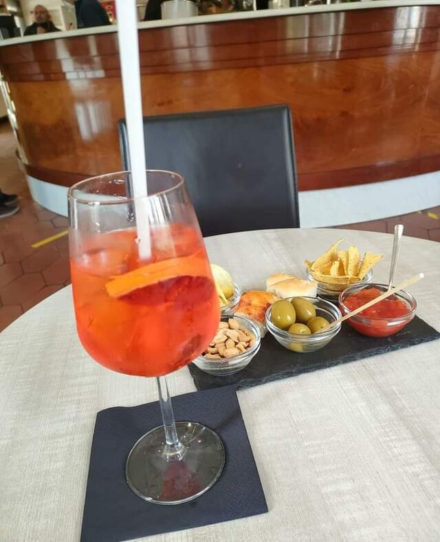 Spritz Aperol e stuzzicherie