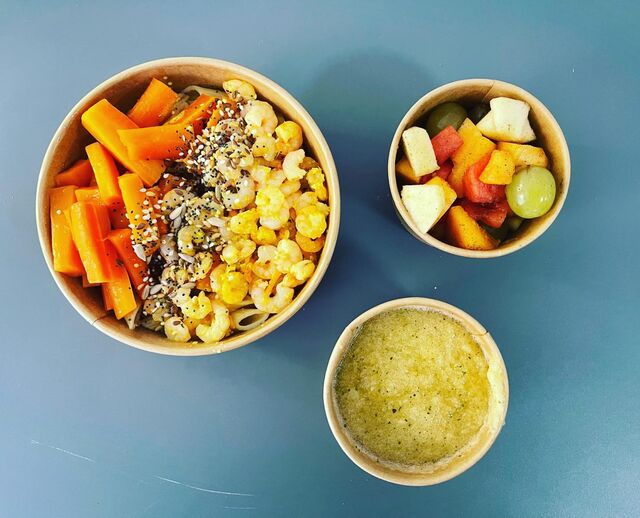 Smoothie Melon & gingembre
Bowl crevettes au curry, penne, carottes rôties
Salade de fruits frais