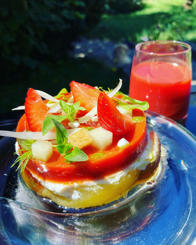 Tomates, fraises, stracciatella, gaspacho
