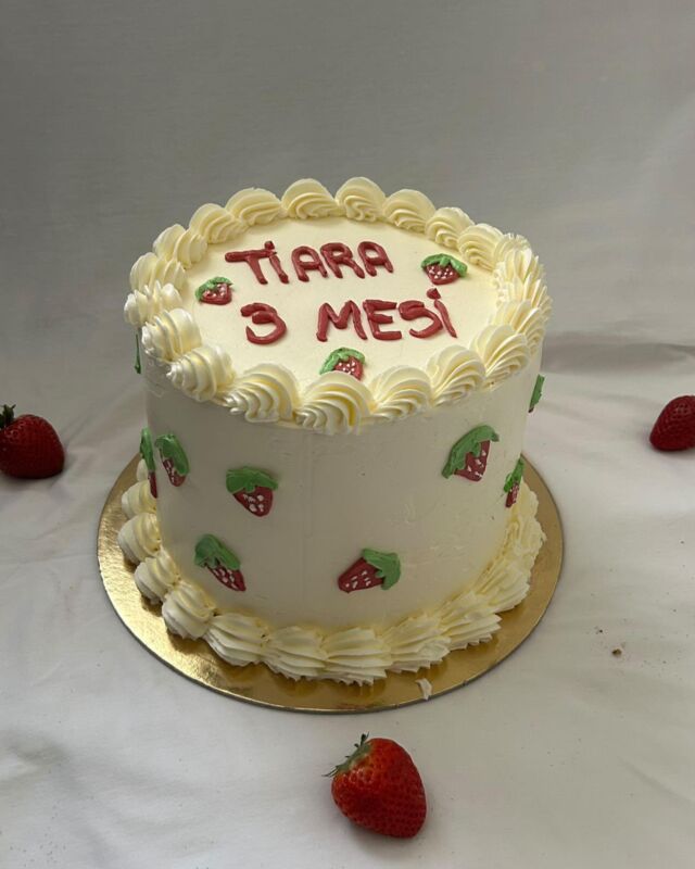 torte personalizzate come vuole il cliente tutto fatto a mano