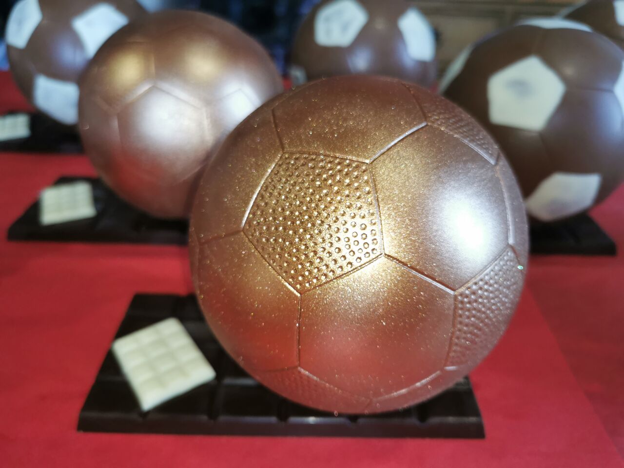 Ballon de foot (11 cm) sur tablette