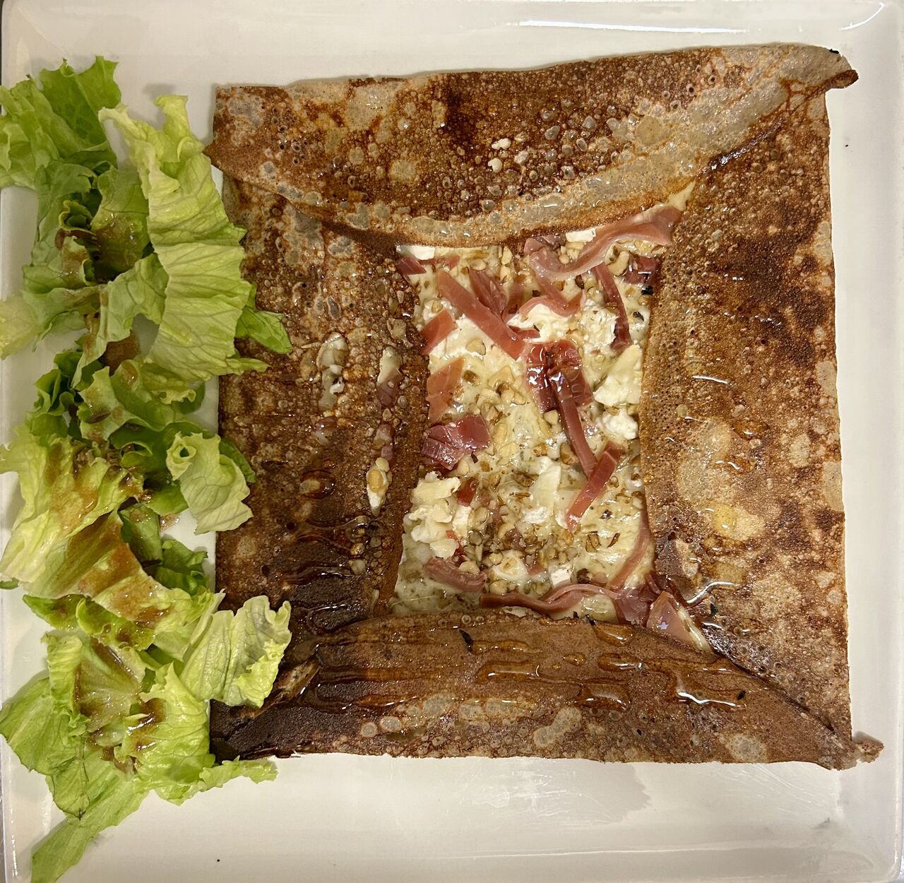 Galette chèvre miel supplément jambon d'Aoste