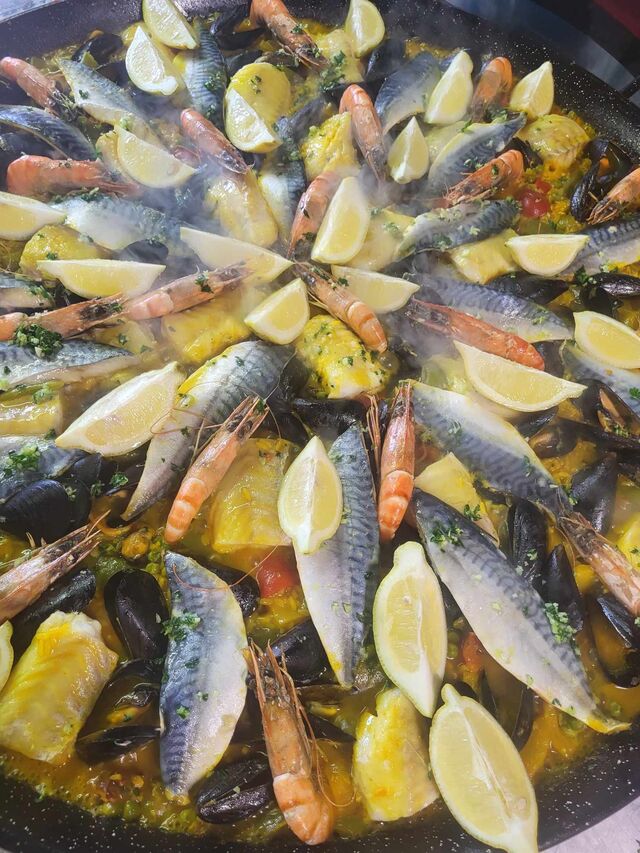 Paella que de poisson à 13€ la part