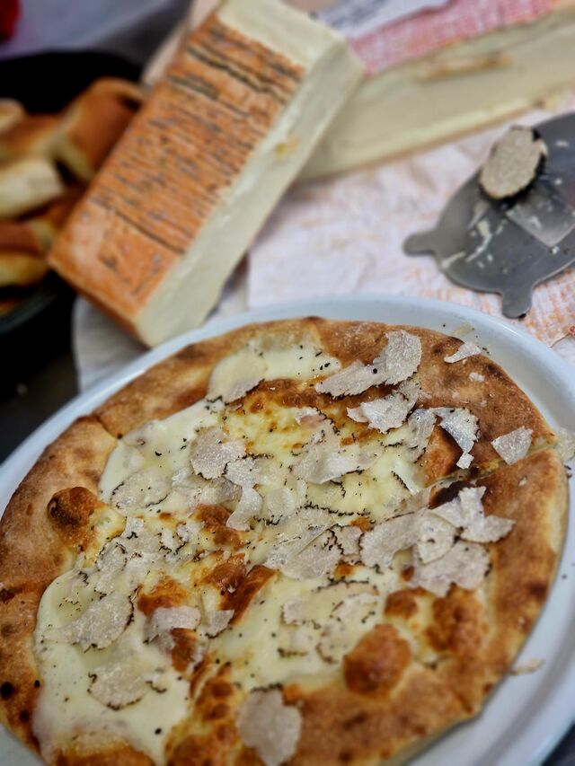 Pizza Taleggio e Tartufo 