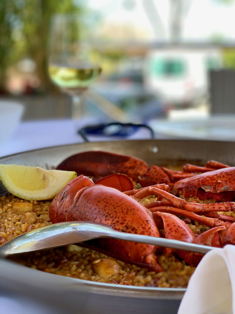 Paella con bogavante al estilo de la Bahia de Moraira