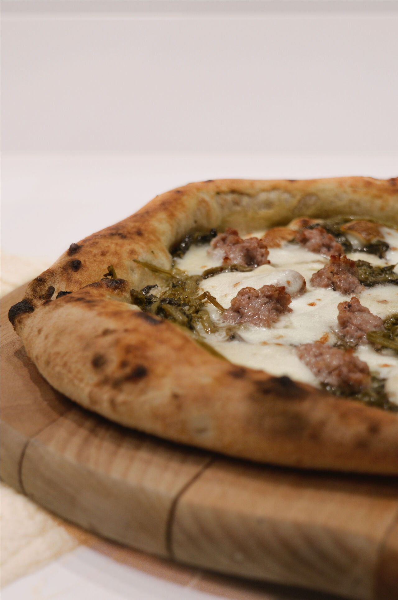 La FRIDA
-Fior di latte
- Salsiccia
- Friarielli
- Provola di Agerola