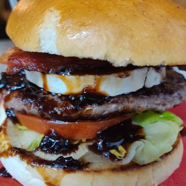 Que no has probado todavia nuestra burger VALVERDE ? 