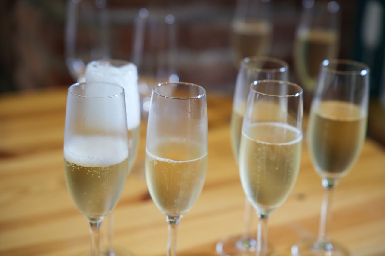 Für die Mädels haben wir Prosecco, Sekt, alkoholfreien Sekt und Hugo