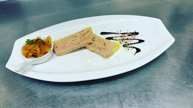 Le foie gras de canard maison chutney d’oignons paprika fumé 