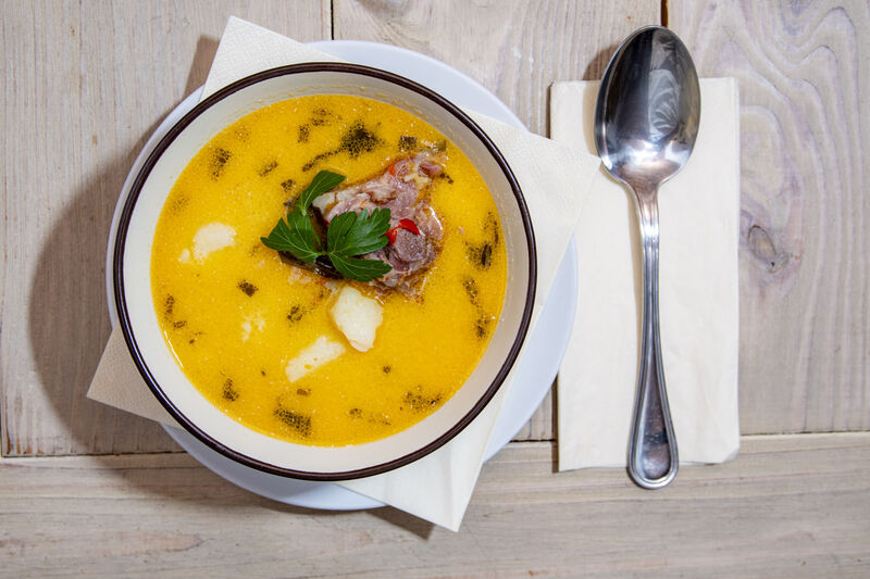 Ciorbă de cartofi cu tarhon și afumătură