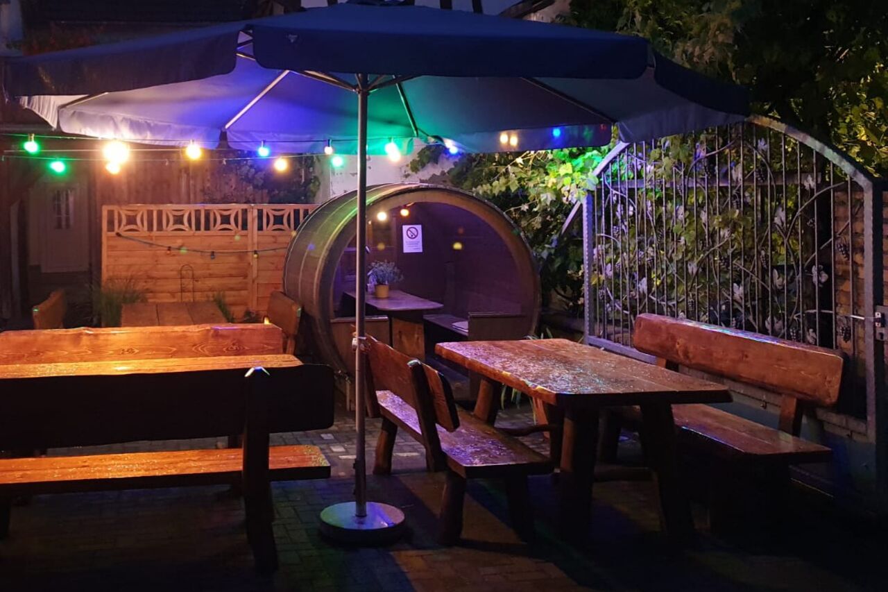 uriges, rustikales Restaurant mit gutbürgerlicher Küche und einem reichhaltigen Getränkeangebot