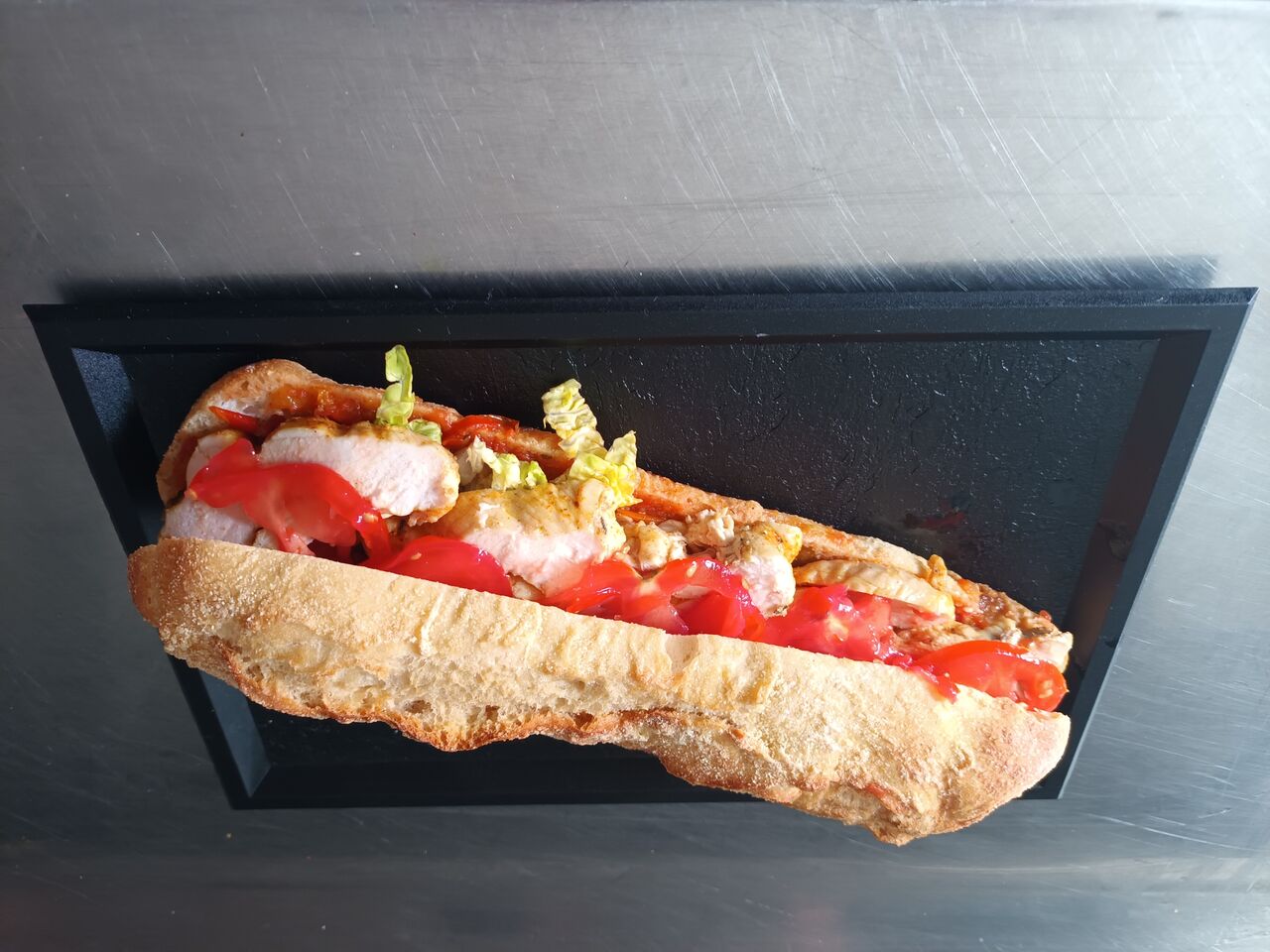 Nos Sandwichs :
- à Composer
- Sauce Curry Maison
- Sauce Basquaise Maison
- Sauce Thai Maison