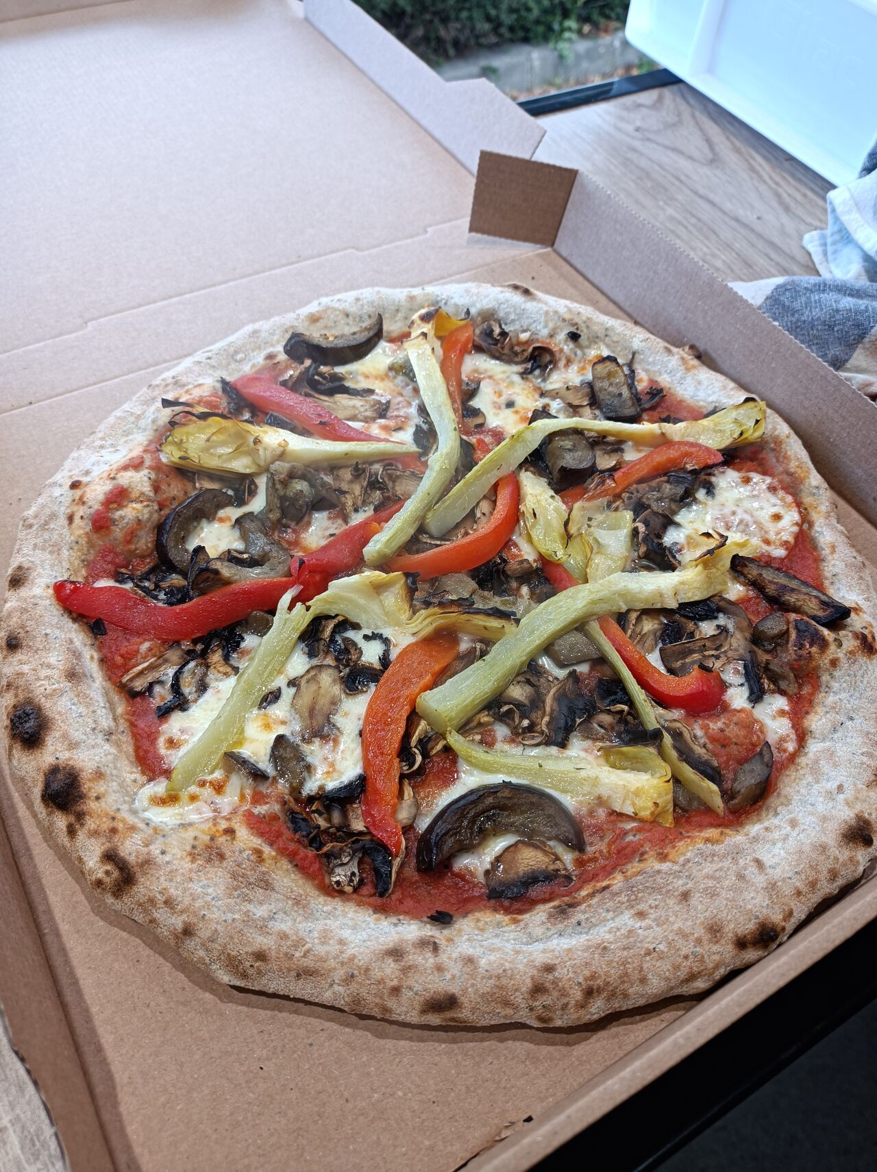 Pizza Vegetariano - Base tomate et pâte aux céréales 